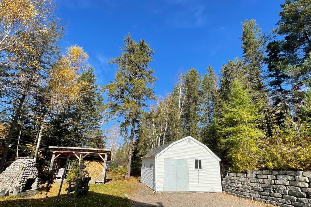 Le Chalet Bleu, Aux Pieds Des Monts-Valin Saint-David-de-Falardeau Eksteriør billede
